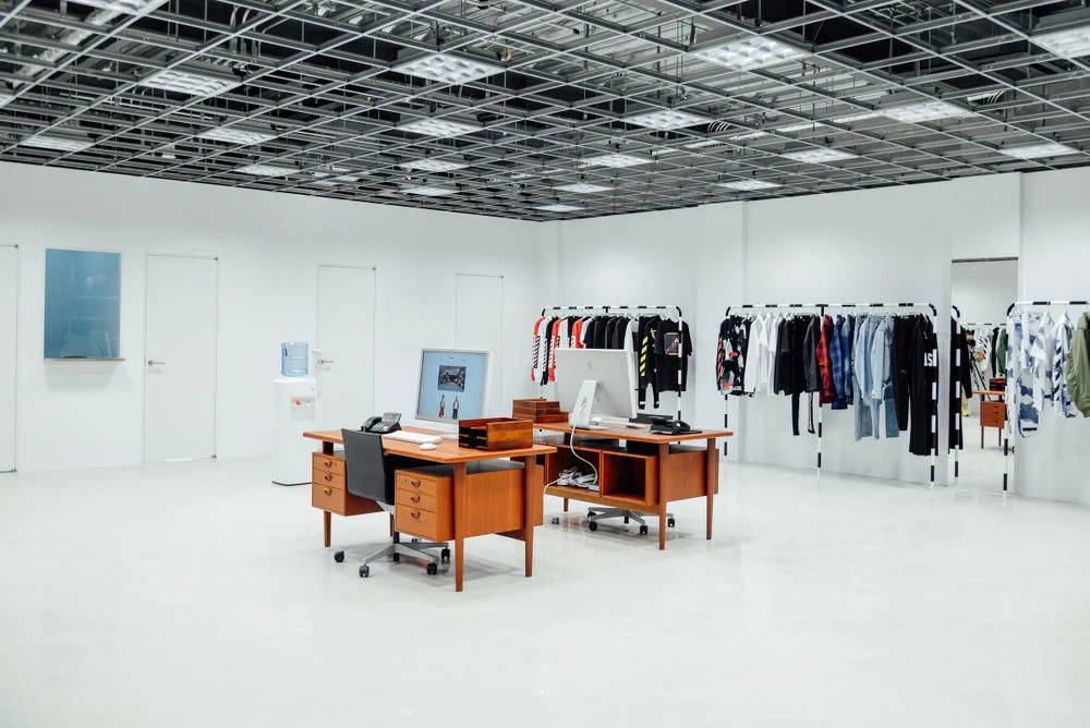 https---hypebeast.com-wp-content-blogs.dir-6-files-2016-07-off-white-tokyo-flagship-store-inside-1.jpg