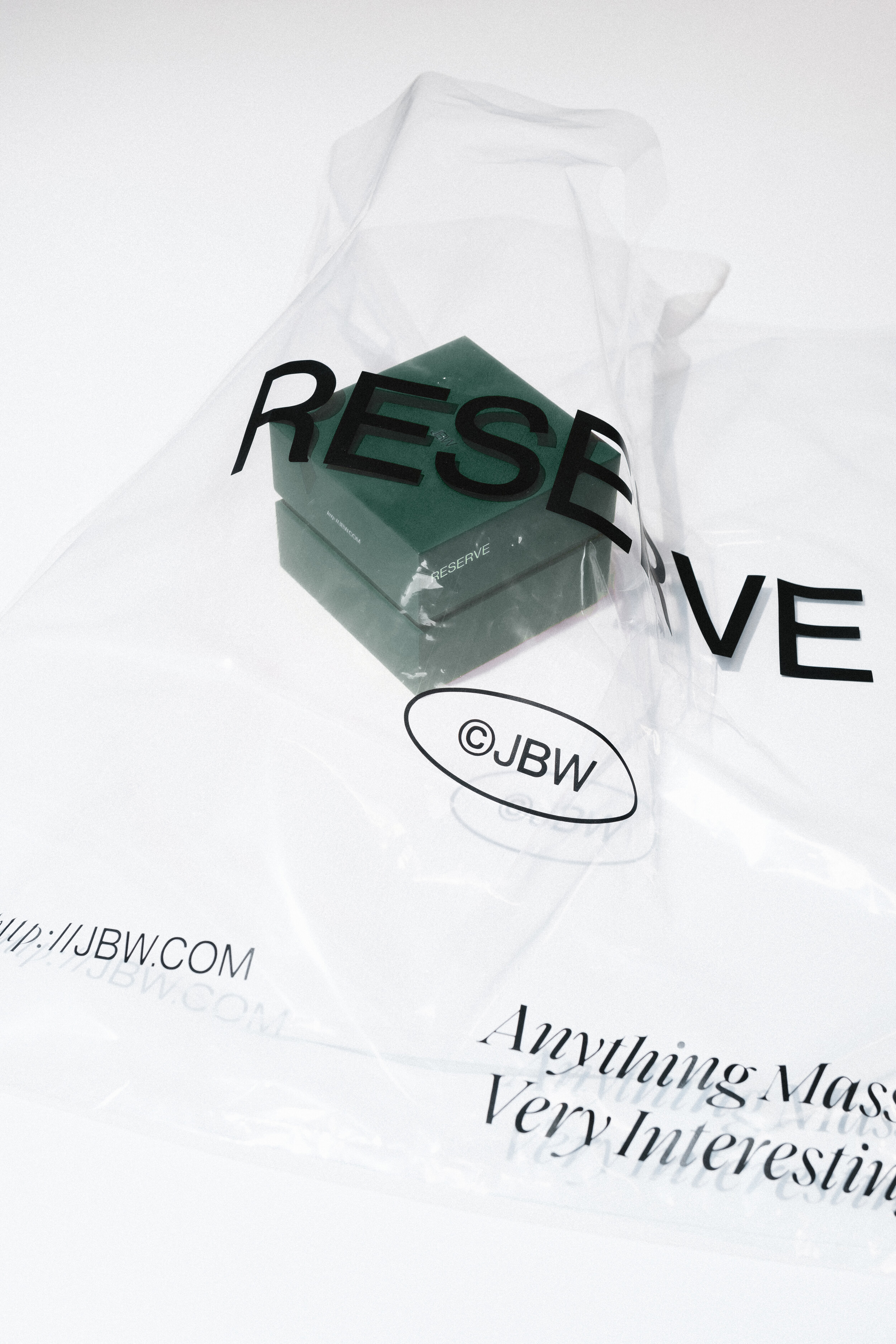 jbw-jetsetter-gmt-reserve-limited-r6370b-black-ion-green-emerald-swarovski-diamond-watch-lifestyle-6.jpg