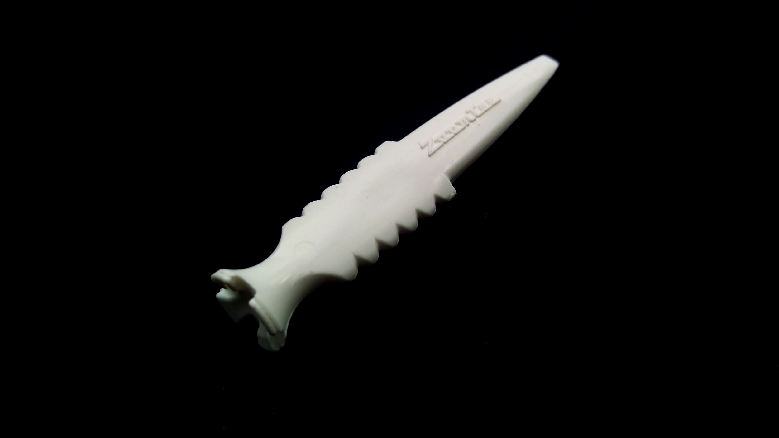 ZoomTee - Aerodynamic golf tee designed to set your flight path for optimum release