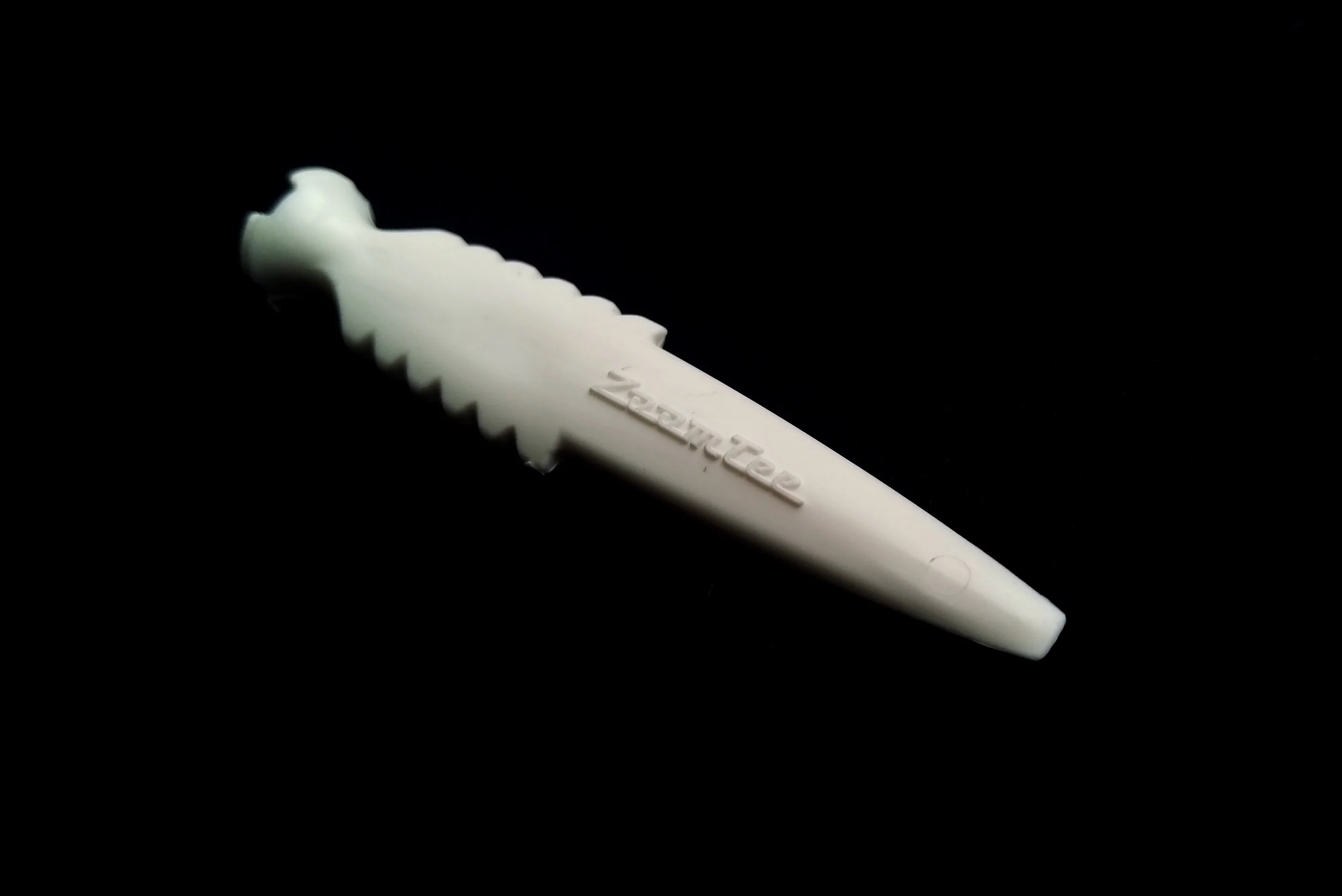 ZoomTee - Aerodynamic golf tee designed to set your flight path for optimum release