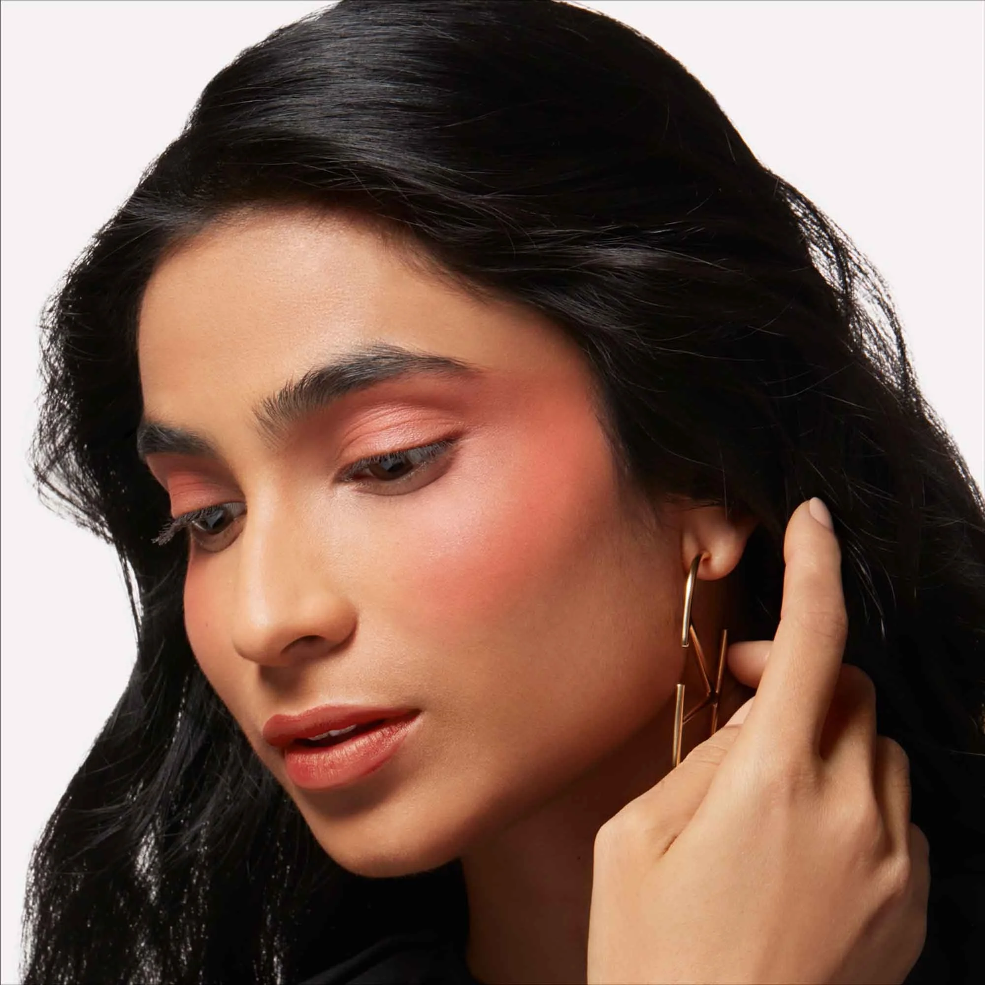 Valentino-Eye2Cheek-Blush-Eye-Powder-Hydrid-T04-3614273230315-Wearable1-Shade-8.jpg
