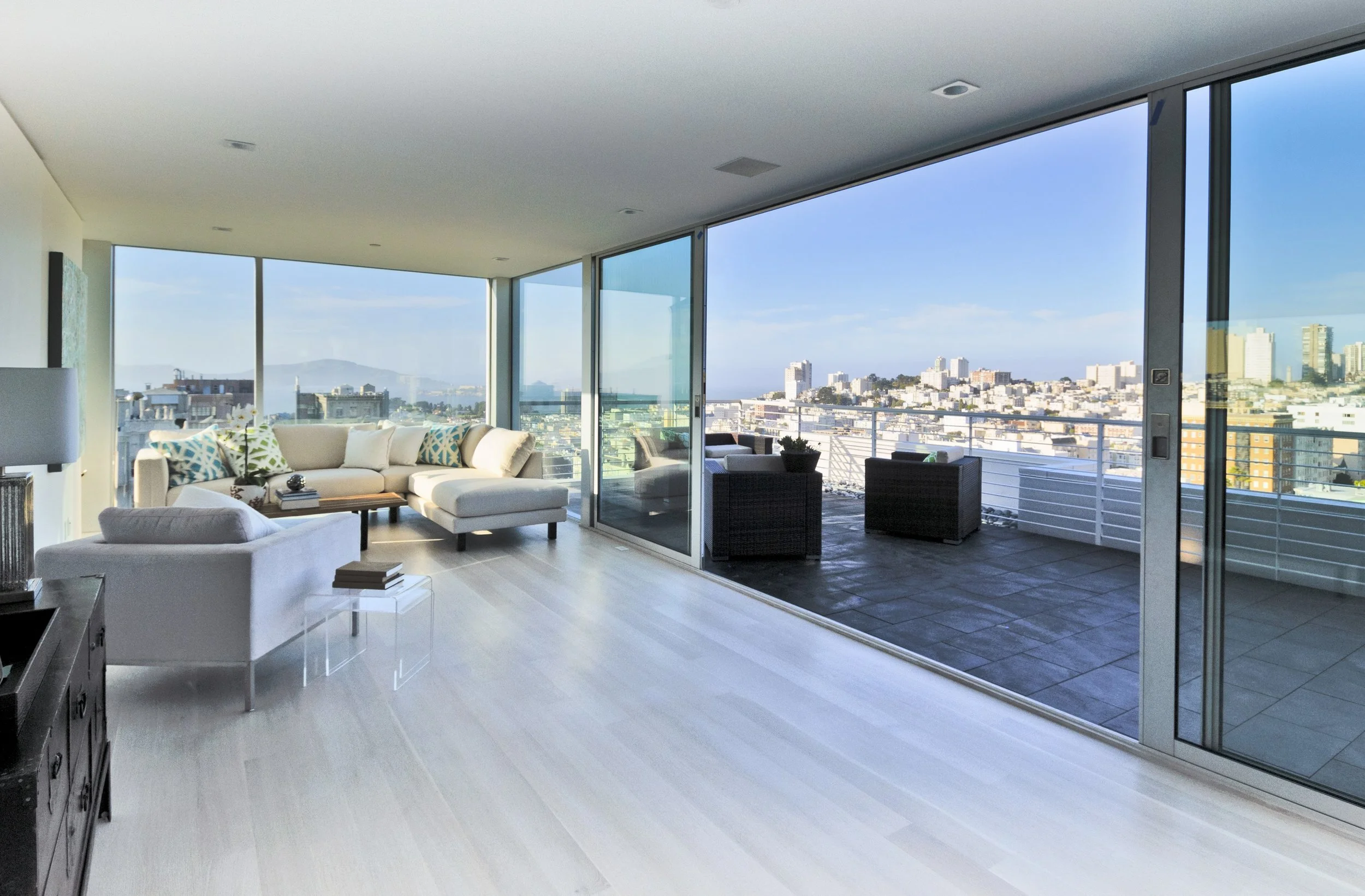 2064 Jackson_Living Area_View.jpg