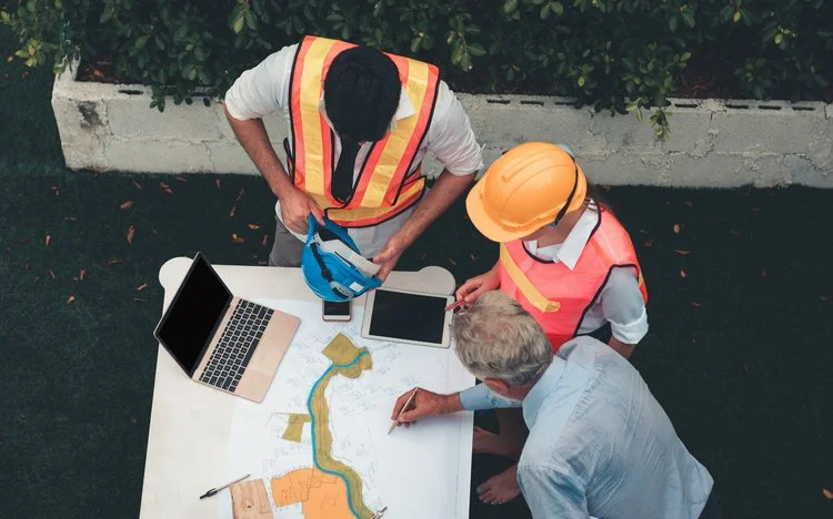 Project manager coordinating contractors and resources at a construction site