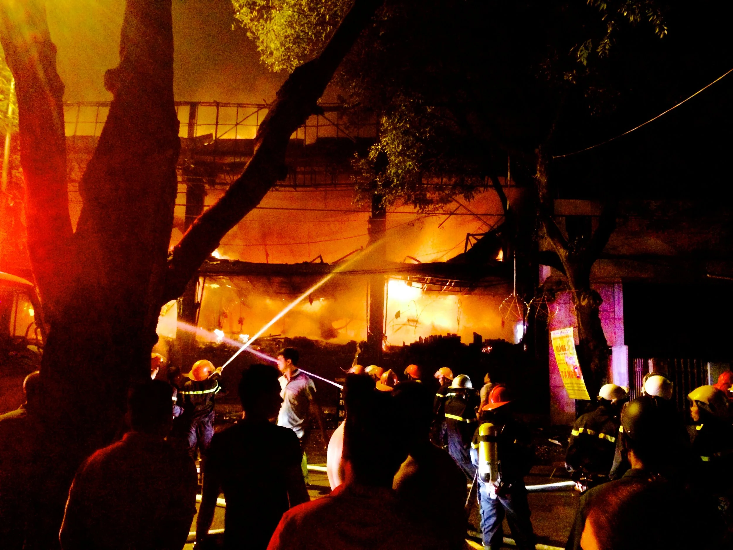 Peter Witnesses A MASSIVE Fire In Hanoi