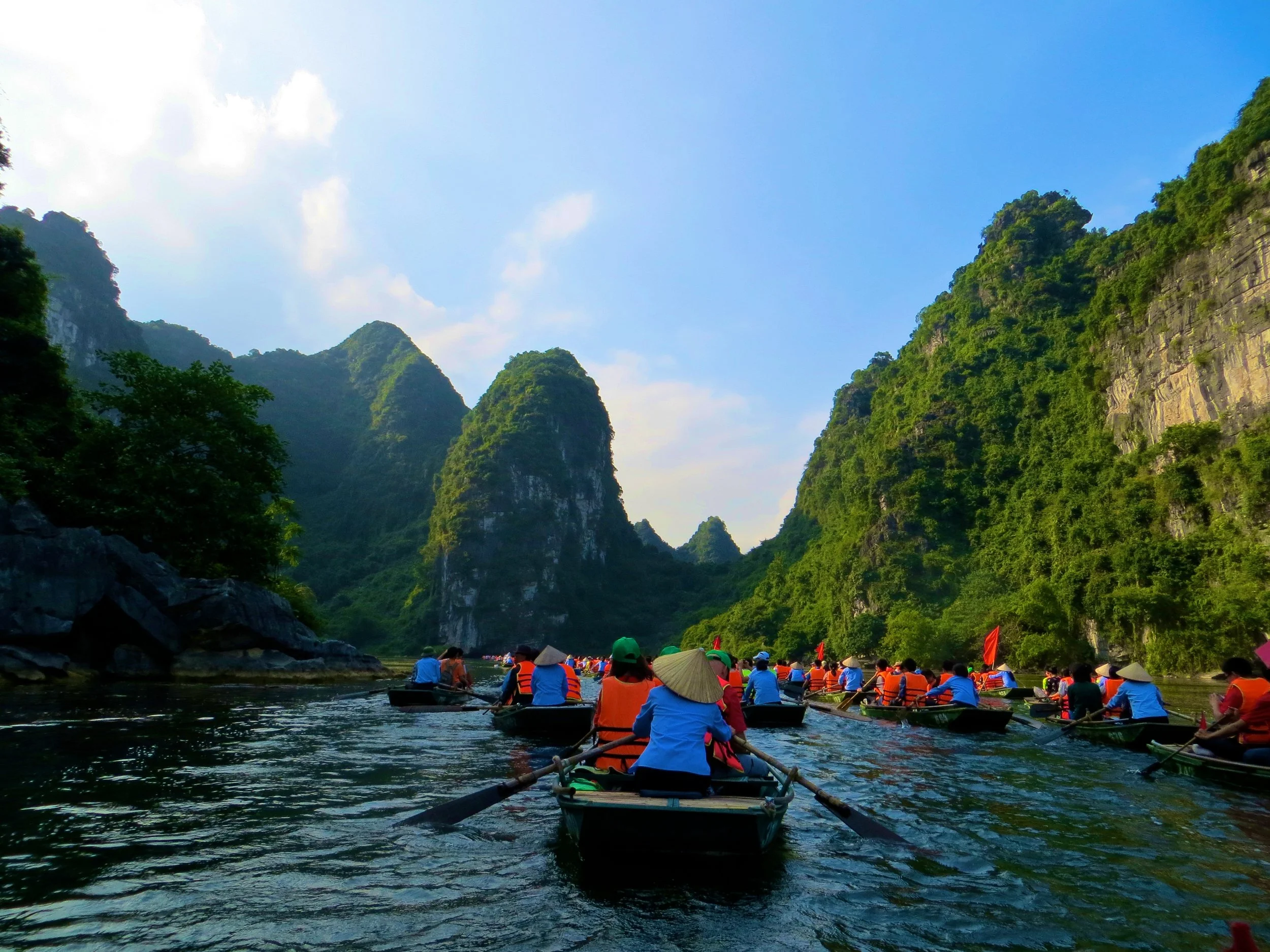 Peter Sails The Caves Of Tràng An With 500 High Schoolers