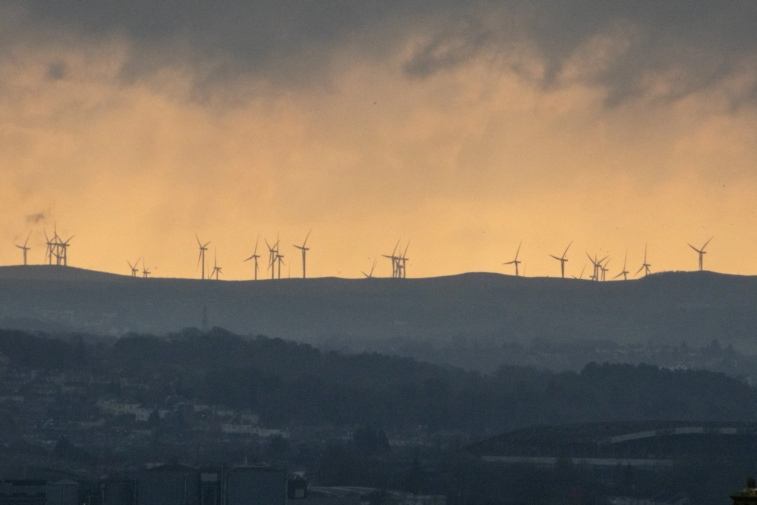 the-glasgow-necropolis-scotland-view-wind-turbines-3.jpg