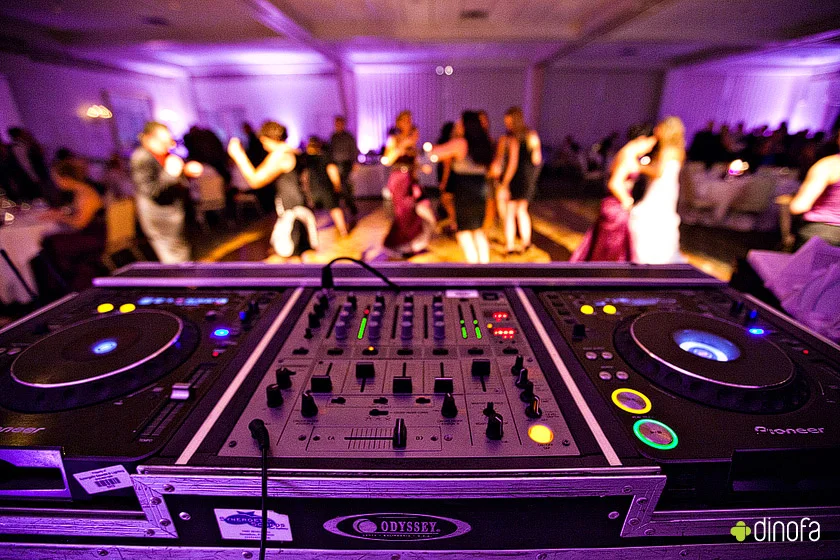 wedding dj image.jpg