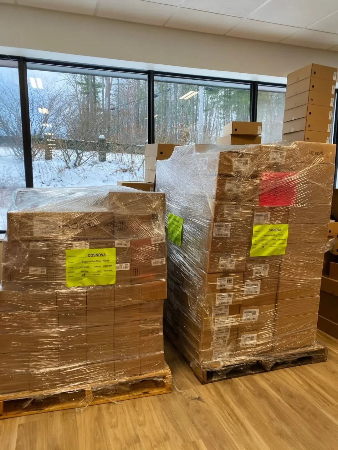 Special holiday delivery! FOUR pallets of @essencemakeup &mdash;that's nearly 5,000 pounds of beauty products! 

Delivered straight to @maineneeds for their Minute-to-Mom kits and teen support!

This incredible donation was through @isupportthegirls 