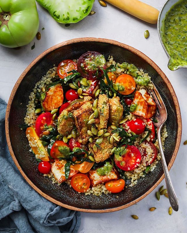 Yes, this has fried green tomato &ldquo;croutons&rdquo; and pan seared halloumi, but the star of this salad is the Lemon Caper  Dressing with Fresh Herbs🍋🌱 (recipe below). I set out to make my basic go-to kale and quinoa salad and I just kept going