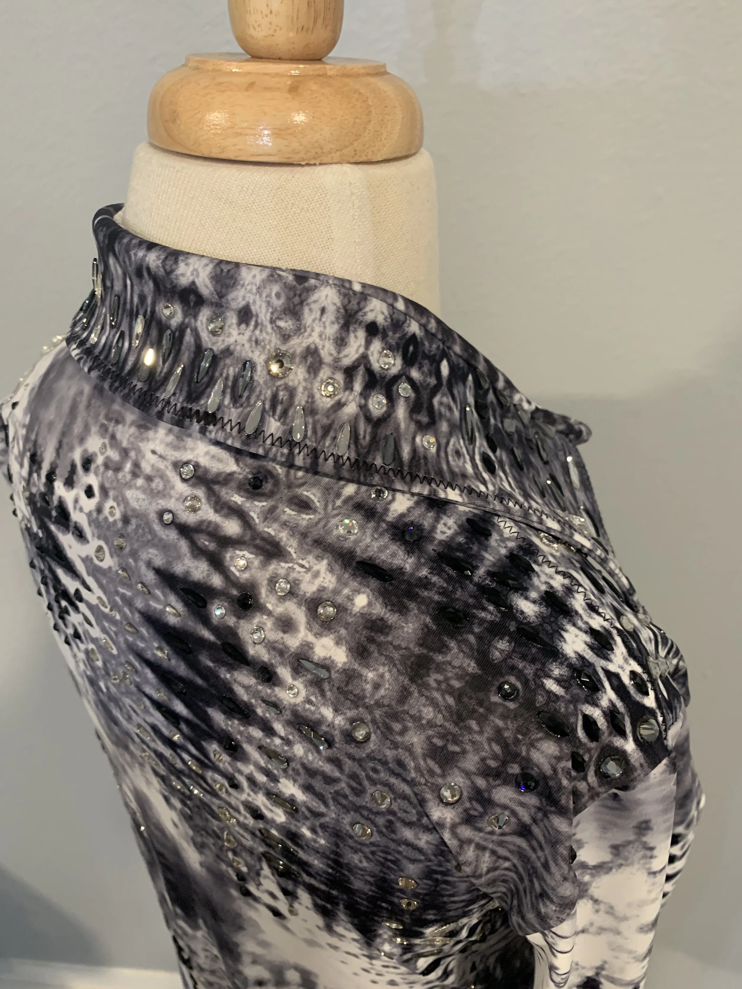 black:white print shoulder 2.JPG