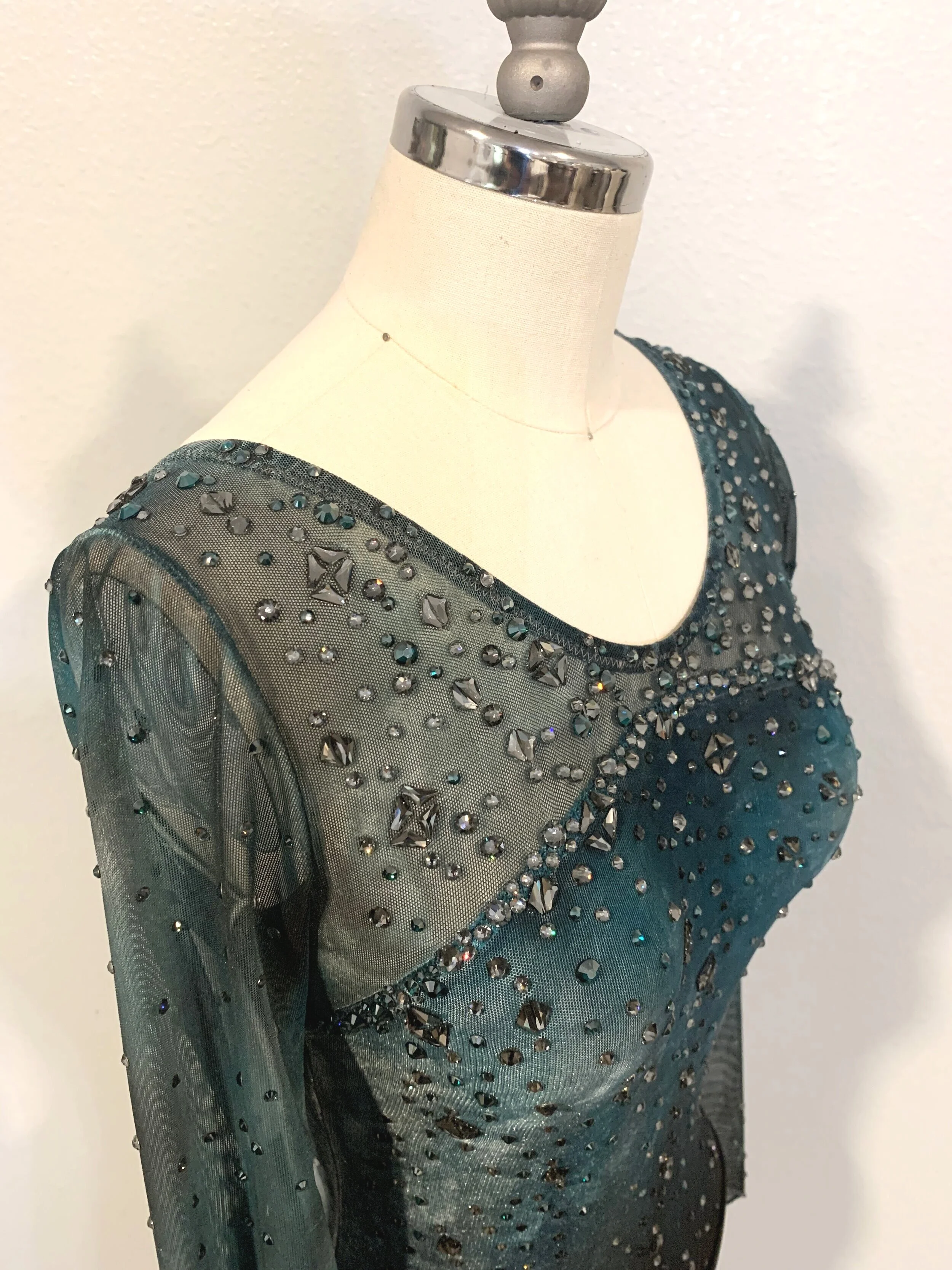tealshoulderclose.jpg