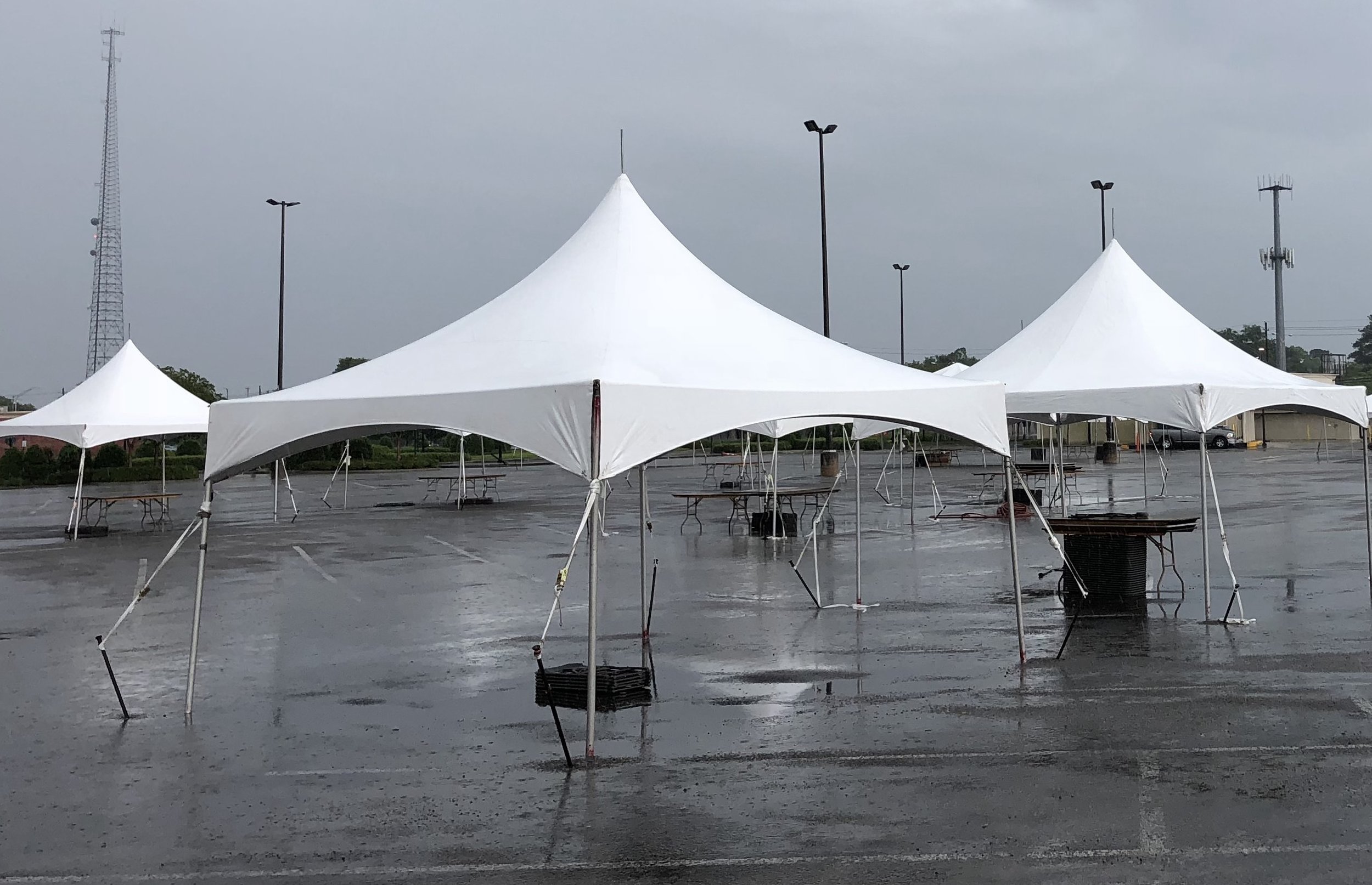 Duiker Voorspeller Druif 15' x 15' High Peak Tent - White — Box K Events
