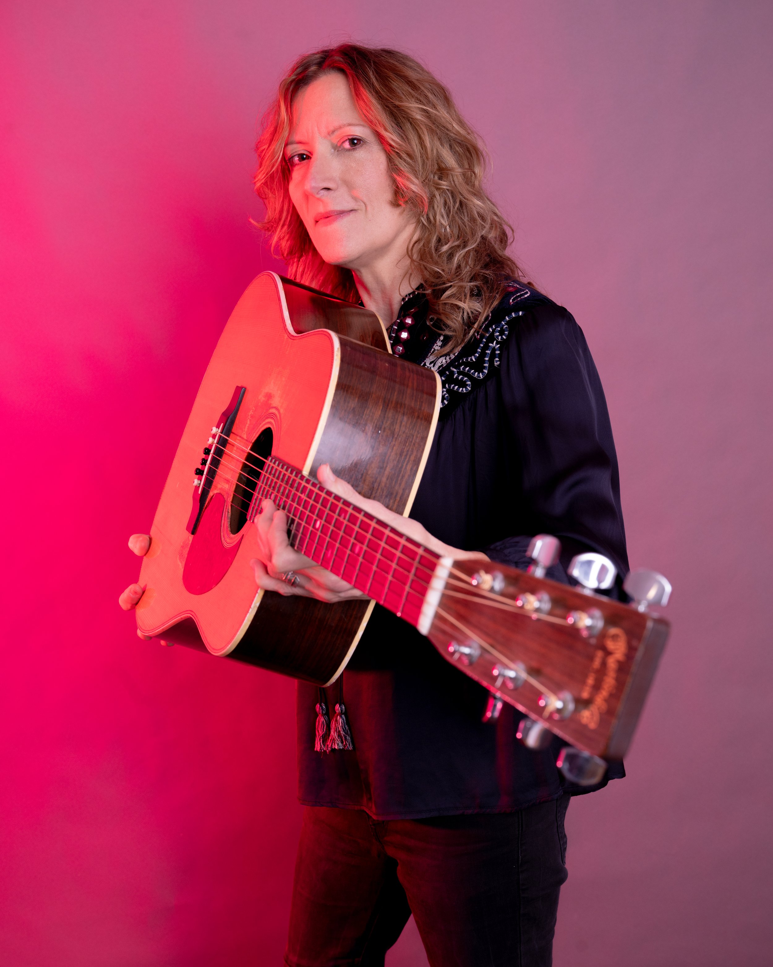 Michelle Malone solo w_guitar 2026 Ian Rawn.jpg