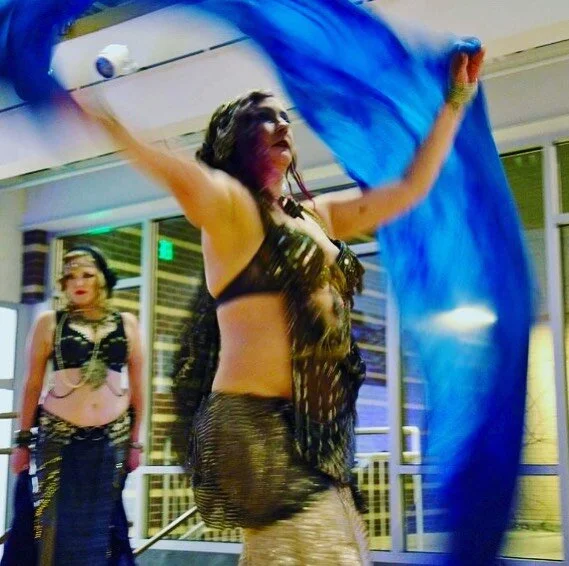 Teresa Tomb will be doing a belly aerobics class featuring music from Western Movies tonight at 7, for those of you on Facebook.
 Wiggle, Wiggle!