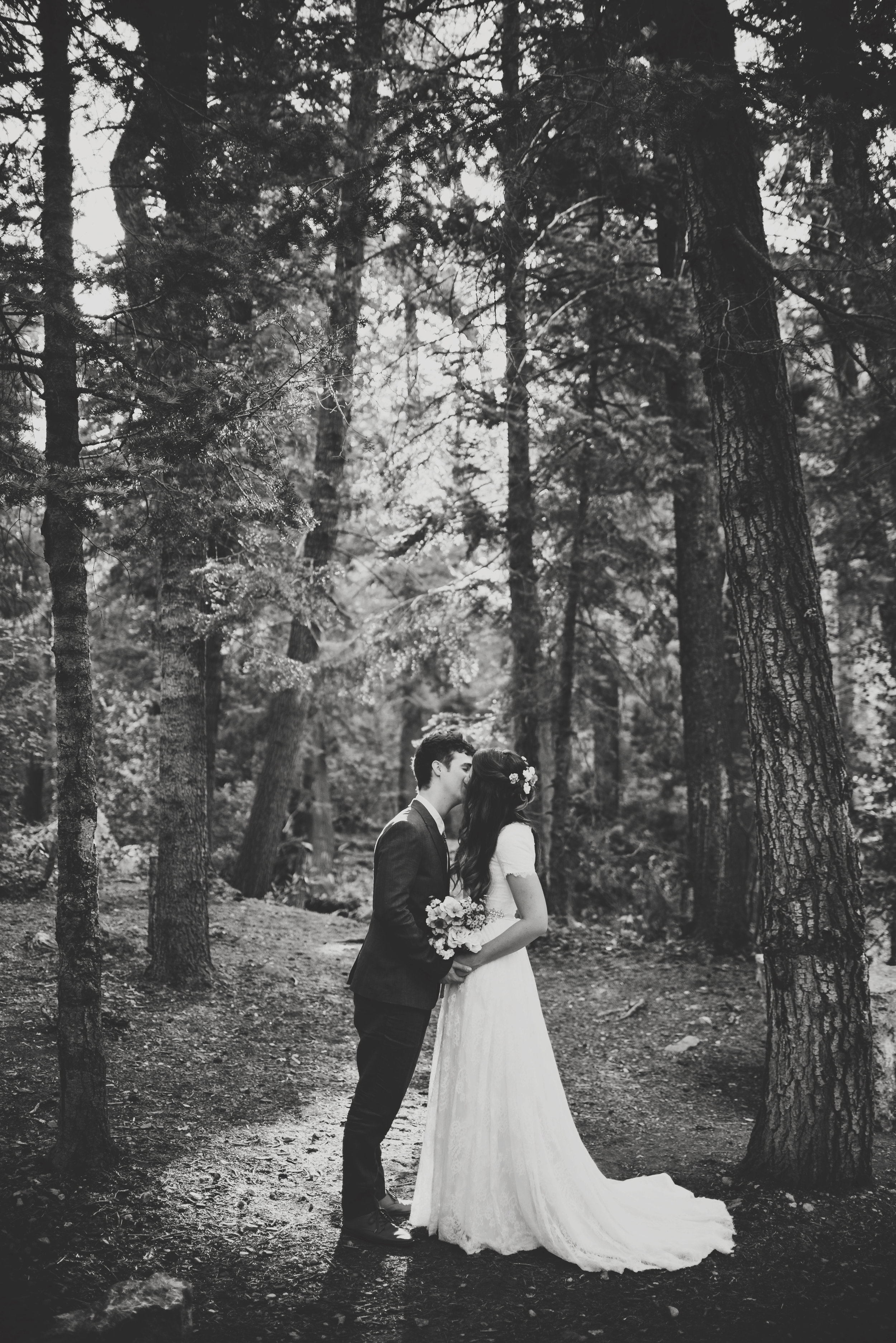 Amanda_Dustin_Bridals008bw.jpg