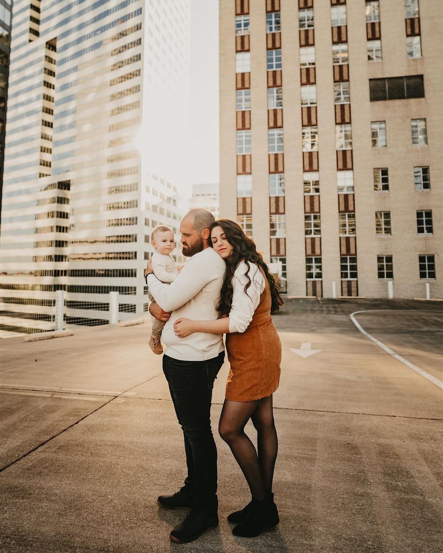 From engaged, to wedding, to anniversary, to pregnancy, and now to family 🥹 we&rsquo;ve seen it all! Just feeling so lucky and grateful today.

And y&rsquo;all know I&rsquo;m a nature gal but this sun-soaked downtown session was just a whole vibe 🖤