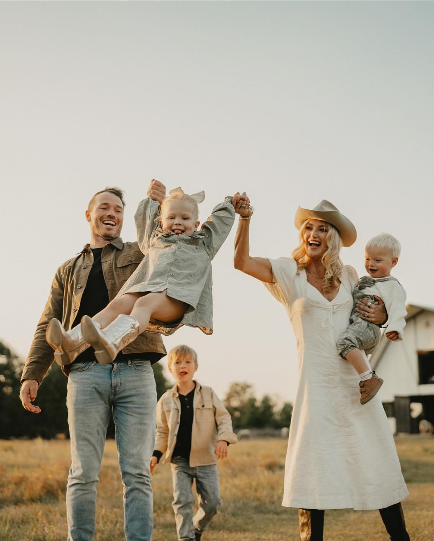 Don&rsquo;t mind me&hellip;I&rsquo;ll just be swooning over this western farm session for the rest of forever ✨🫏