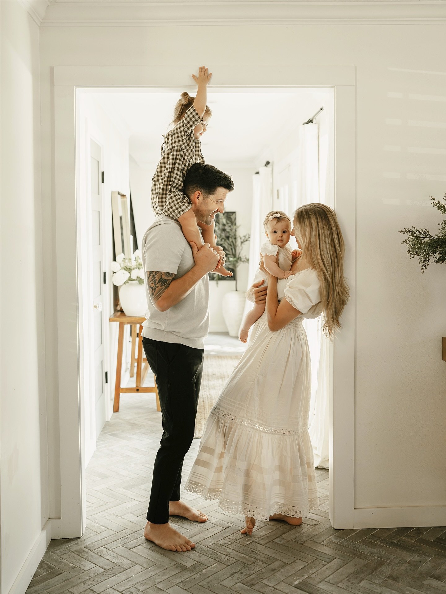 the coziest, giggliest in home session with the mccaffrey fam 🤍