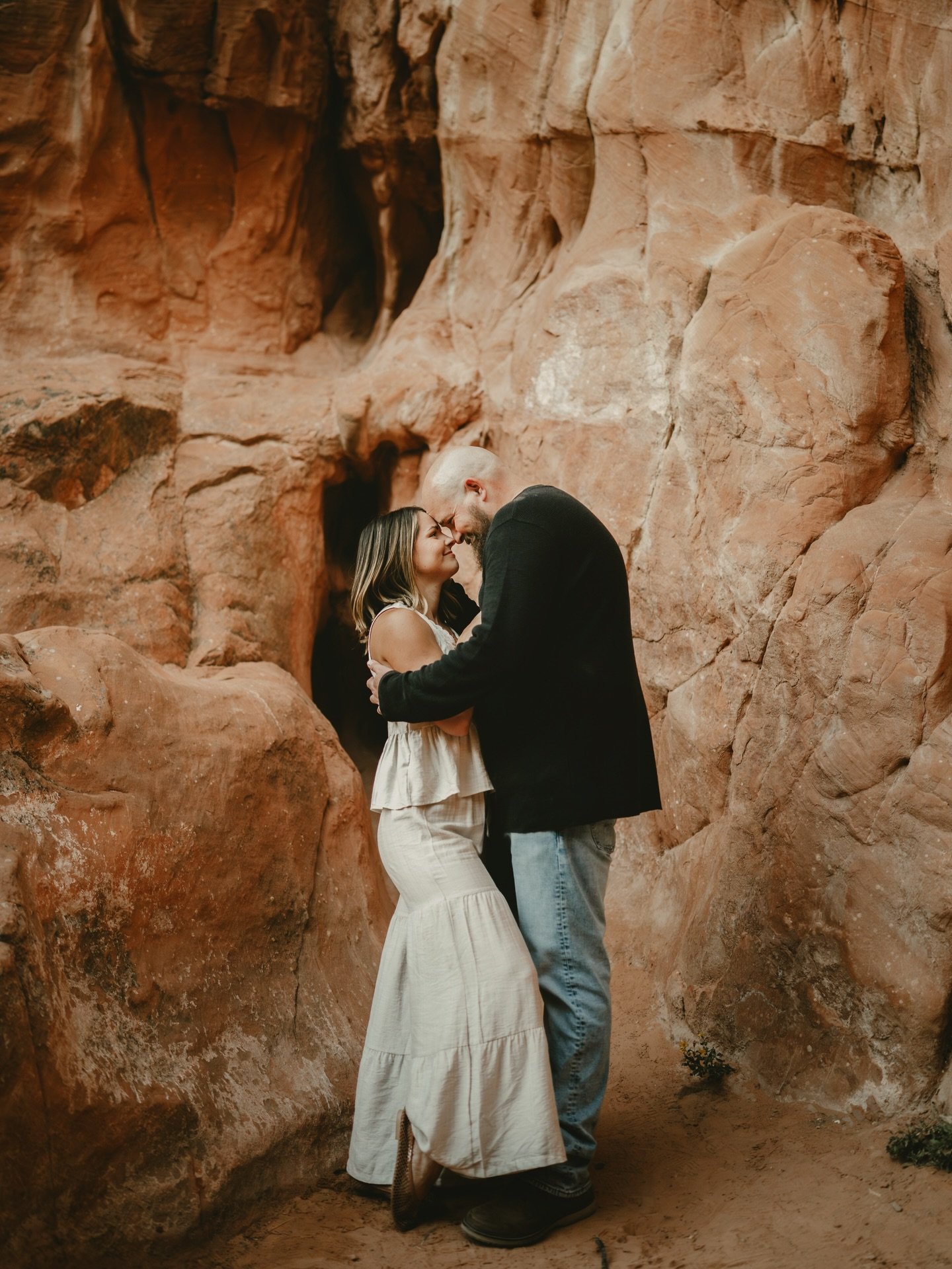 This hidden gem of a location is about 20 mins from my childhood home 🤎 it was so nostalgic to be able to shoot there this past fall with these big-hearted, incredible humans that I am so lucky to photograph every year!