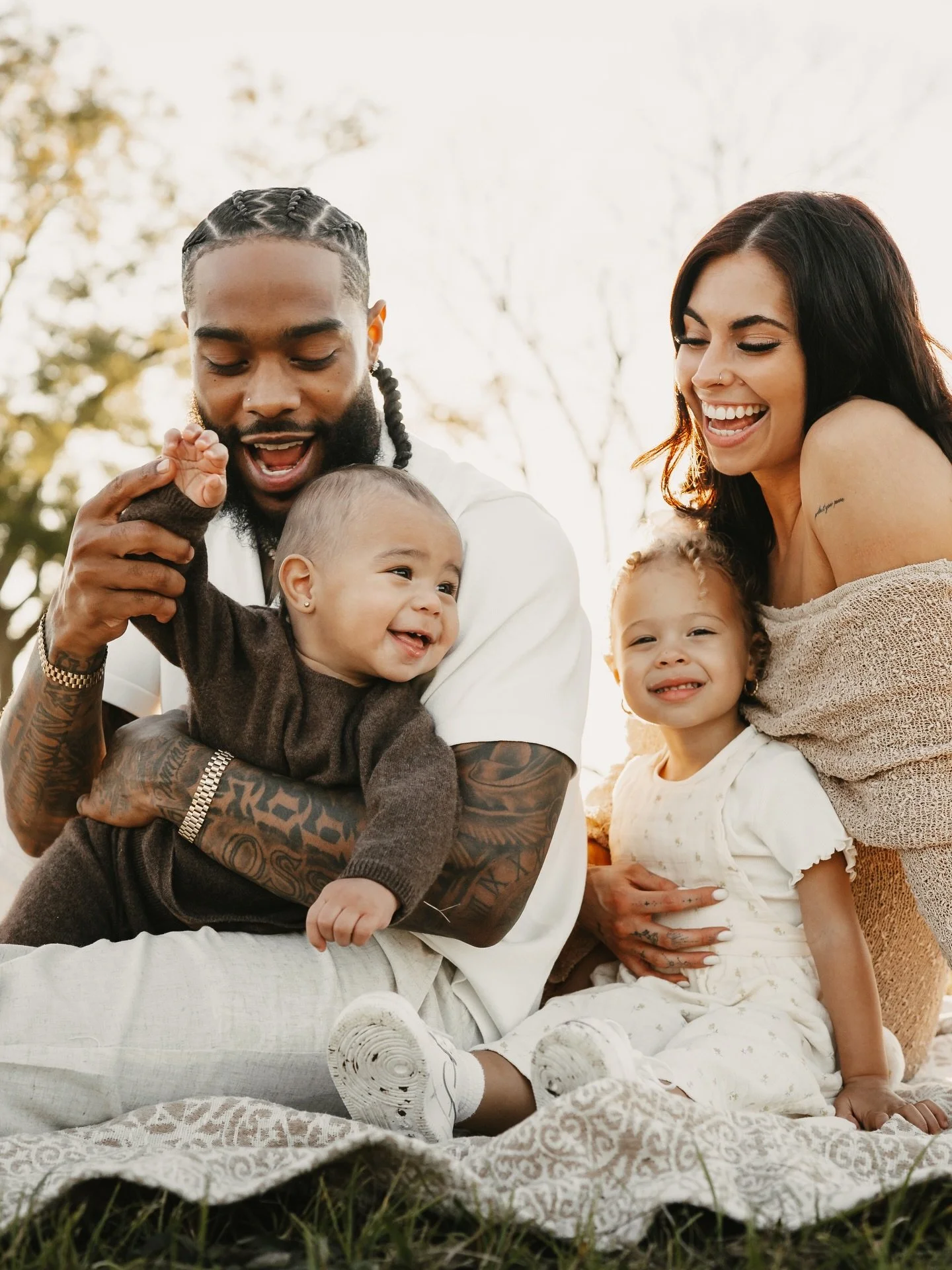 wanna know the secret to good vibes for your family session? 

👉🏼 leave parenting at the door and just love the crap outta your kiddos! 

good vibes give genuine results, promise 🤍