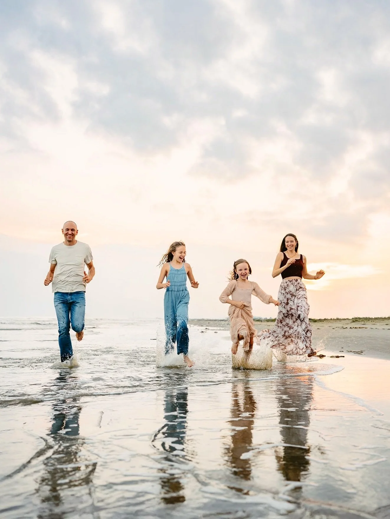 giving galveston a glow-up one session at a time ☀️

y&rsquo;all&hellip;I&rsquo;ve been living at the beach lately! the beach is highly requested so be on the lookout for summer beach minis opening soon 😘