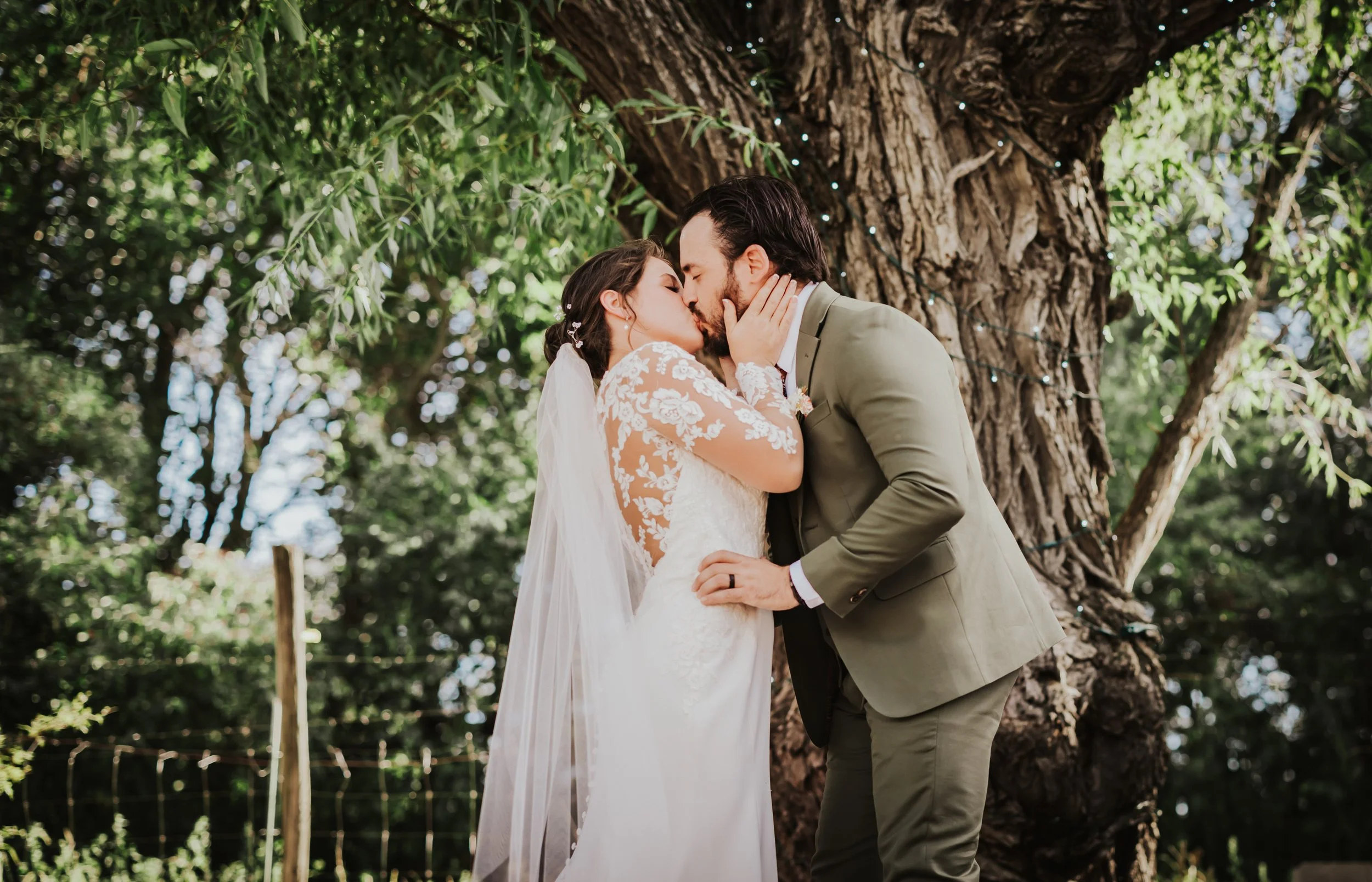 Lexi and Brys: A Sun-Kissed Wedding