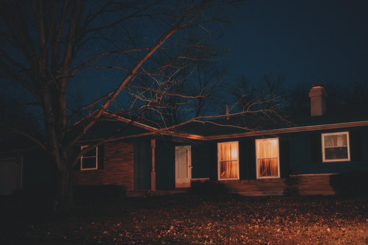 02/09/2024
Keokuk, IA

#nightphotography #streetphotography #nikon #midwest #photoeveryday #dehancer #houses