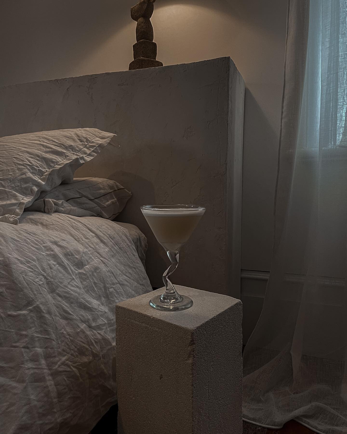 Actually obsessed with this vintage martini glass I thrifted today. Couldn&rsquo;t wait to get home and make my current fave drink, a breakfast martini. So good, you have to try. Recipe below ~ 

&bull; 1.5 oz gin (I use beefeater gin for all my gin 