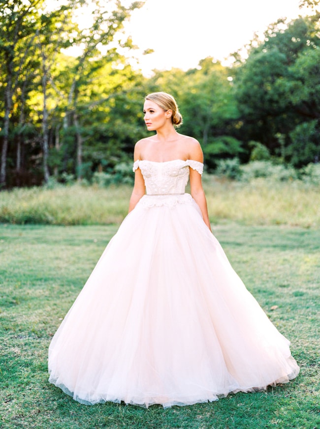 modern-cinderella-bride-at-white-sparrow-barn_-6-min.jpg