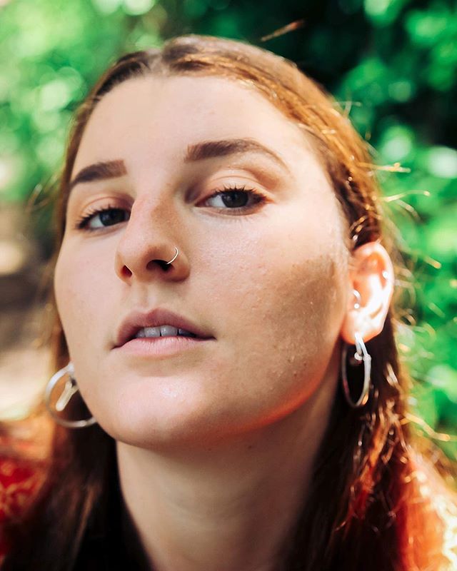 This sister of mine is beautiful but doesn’t need unnecessary skin editing to fit beauty expectations and norms. Forest explorer in all her glory 🧡🌿