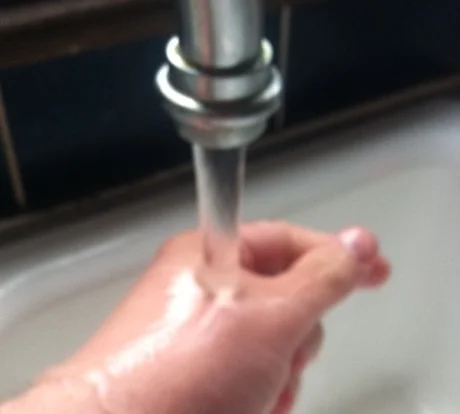 Washing your hands with hot or cold water - is there a difference?