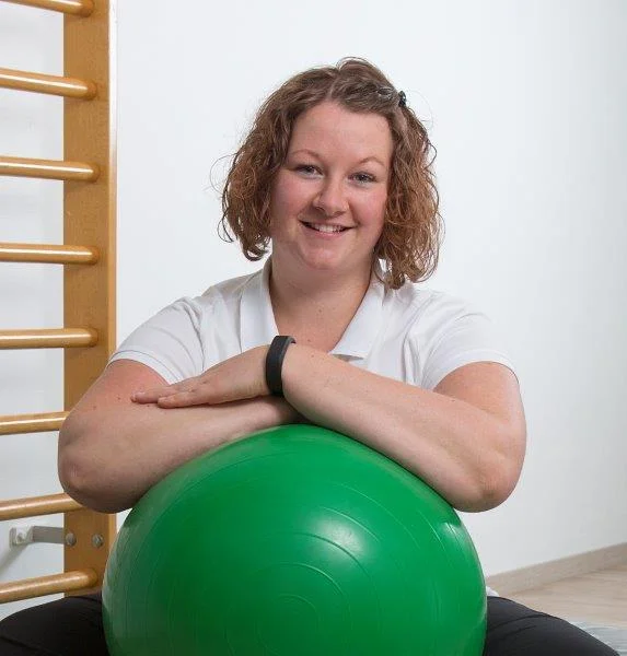 Die 29-jährige Andrea Waasner, 29 hat sogar ihren Bachelor in Holland in Physiotherapie absolviert. In ihrer 120 Quadratmeter großen Praxis bietet sie jetzt auch Faszien-Behandlungen an. Auf ihr Team kann sich Andrea Waasner voll verlassen: (v.l.) Gaby Baumeister, Andrea Wassner, Franz i ska Wolfersberger-Klein und Claudia Scholze - Wenk. Nicht auf dem Foto sind Camilla M o rawiec und Stefanie Braun.