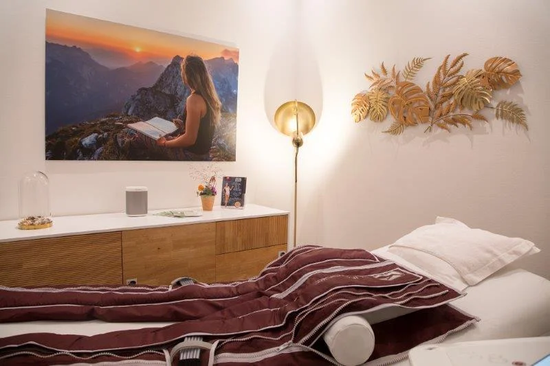 Mit verschiedenen Programmen (z.B. Lymphe, Sportmassage, Cellulite- und Umfangreduktion, u.v.m.) wird bei der Lymphmassage individuell auf die Kundenwünsche eingegangen.