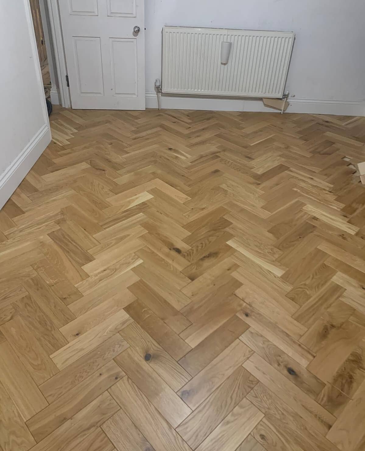 Recent Parquet fitting for a very happy residential customer 🏠

*Natural Oak Finish*

Our fitters are very experienced and come highly reccomended!! ✅

Get your free quote today! Call us on 07798748297 or 0208 687 6820

#v4woodflooring #wimbledonvil
