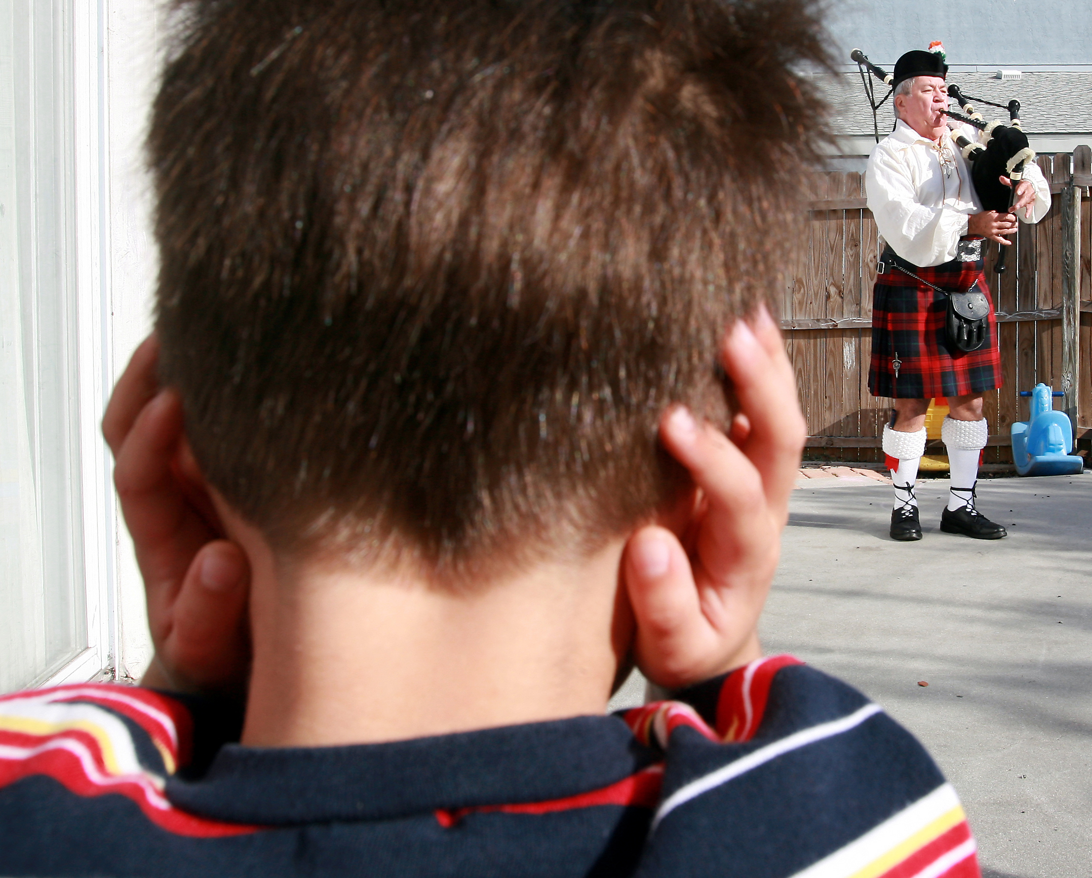 031707 bagpiper.jpg