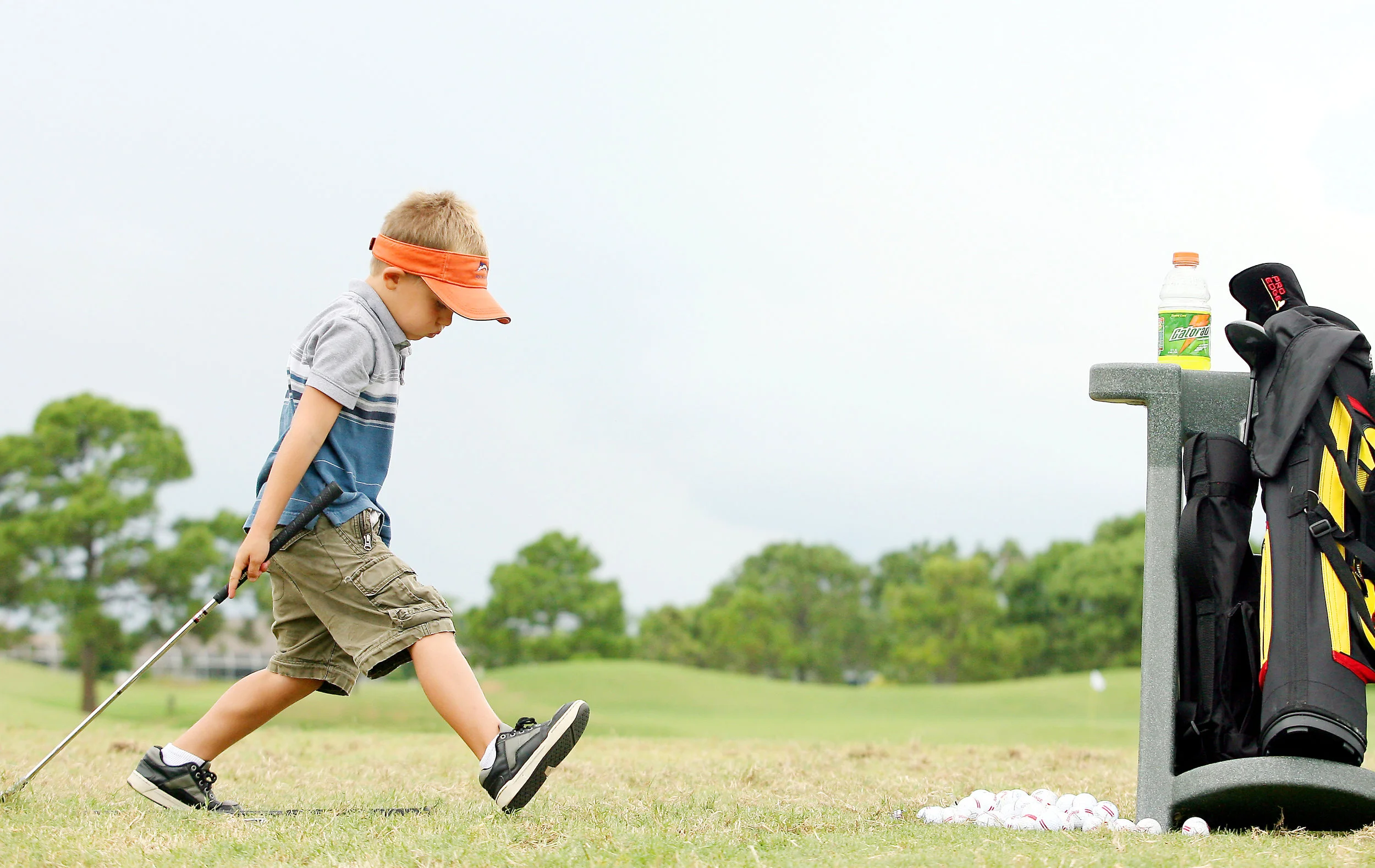 091506 kid golf.jpg