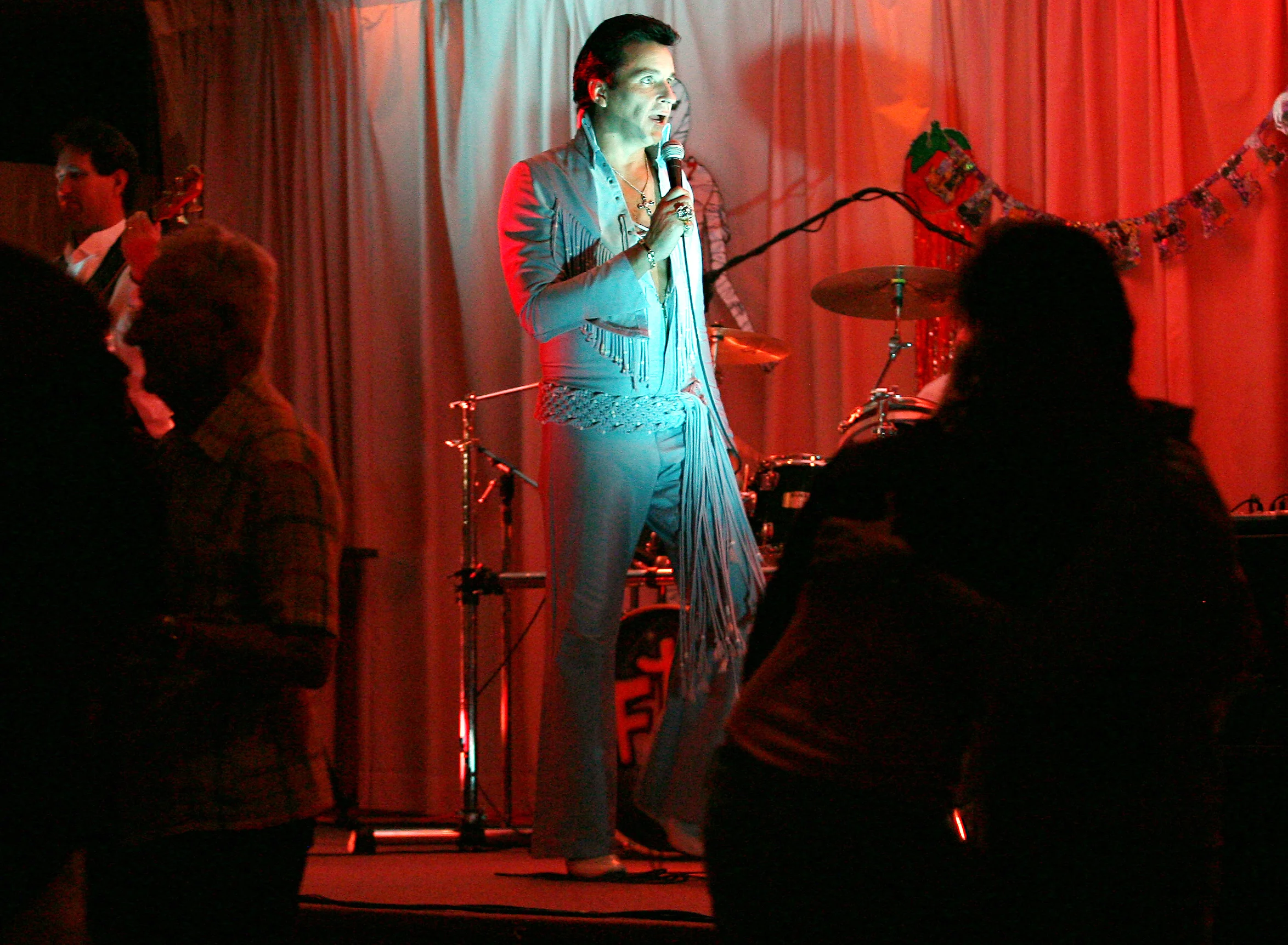 102306 elvis.jpg