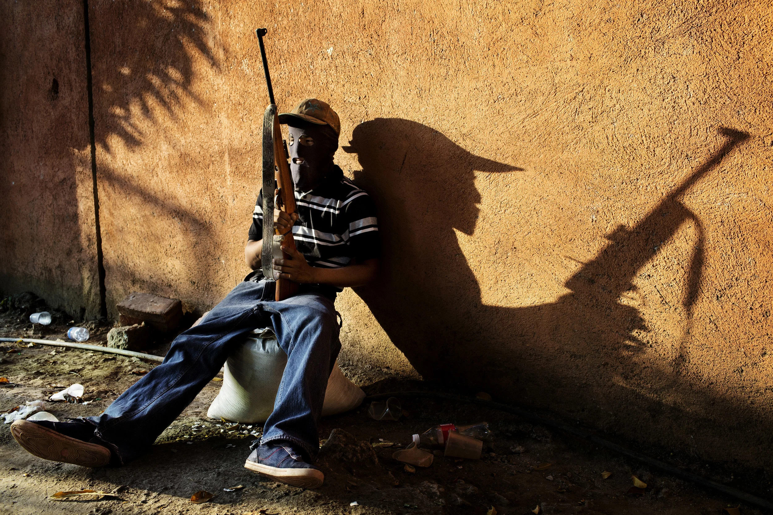– I am not afraid. Many of my friends are here, I am not alone, says Jorgé, 24, who recently joined the vigilantes. 