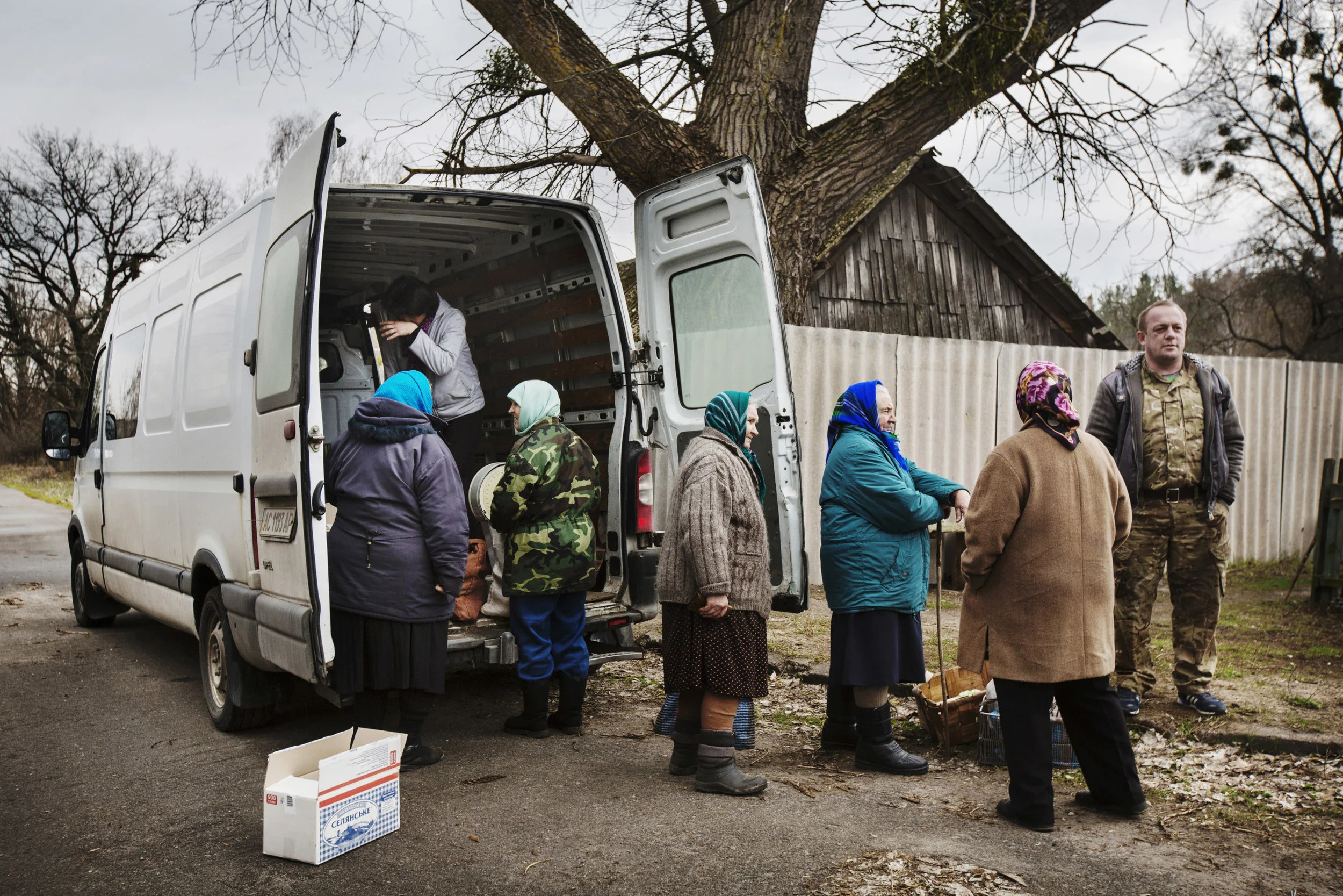 The mini bus, with produce, usually comes once a week. The 18 inhabitants of Kopovate are so called resettlers, who have chosen to return to their homes, despite the authorities’ advice against it. They are all older women. 