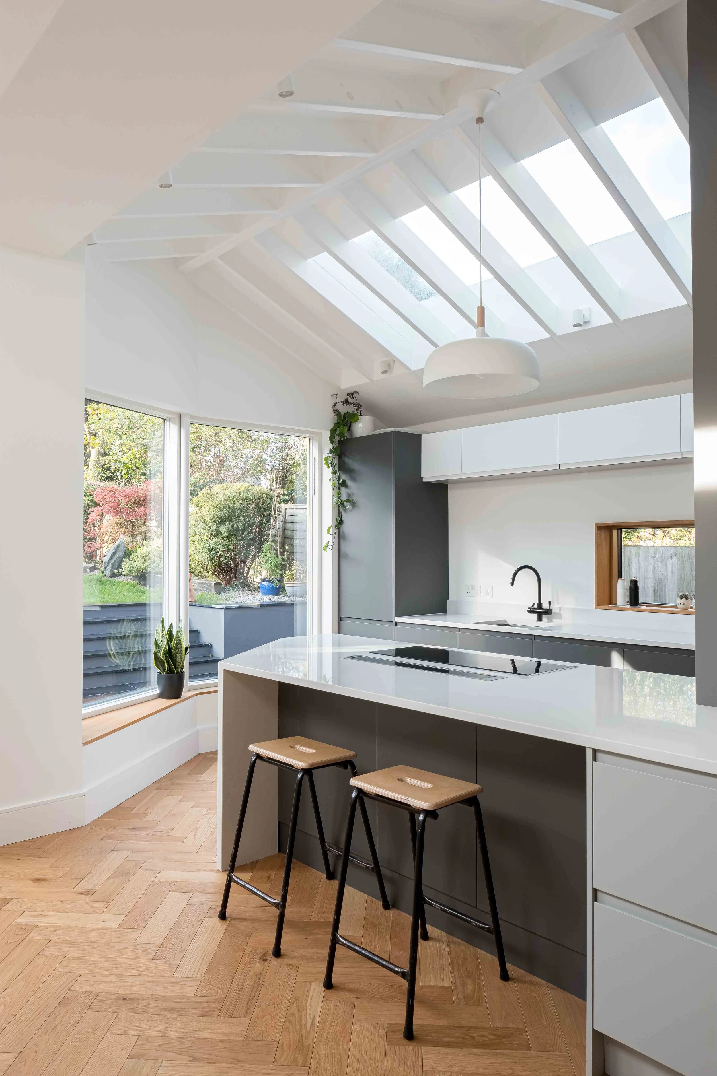 Sculptural extension in Forest Hill with vaulted ceiling