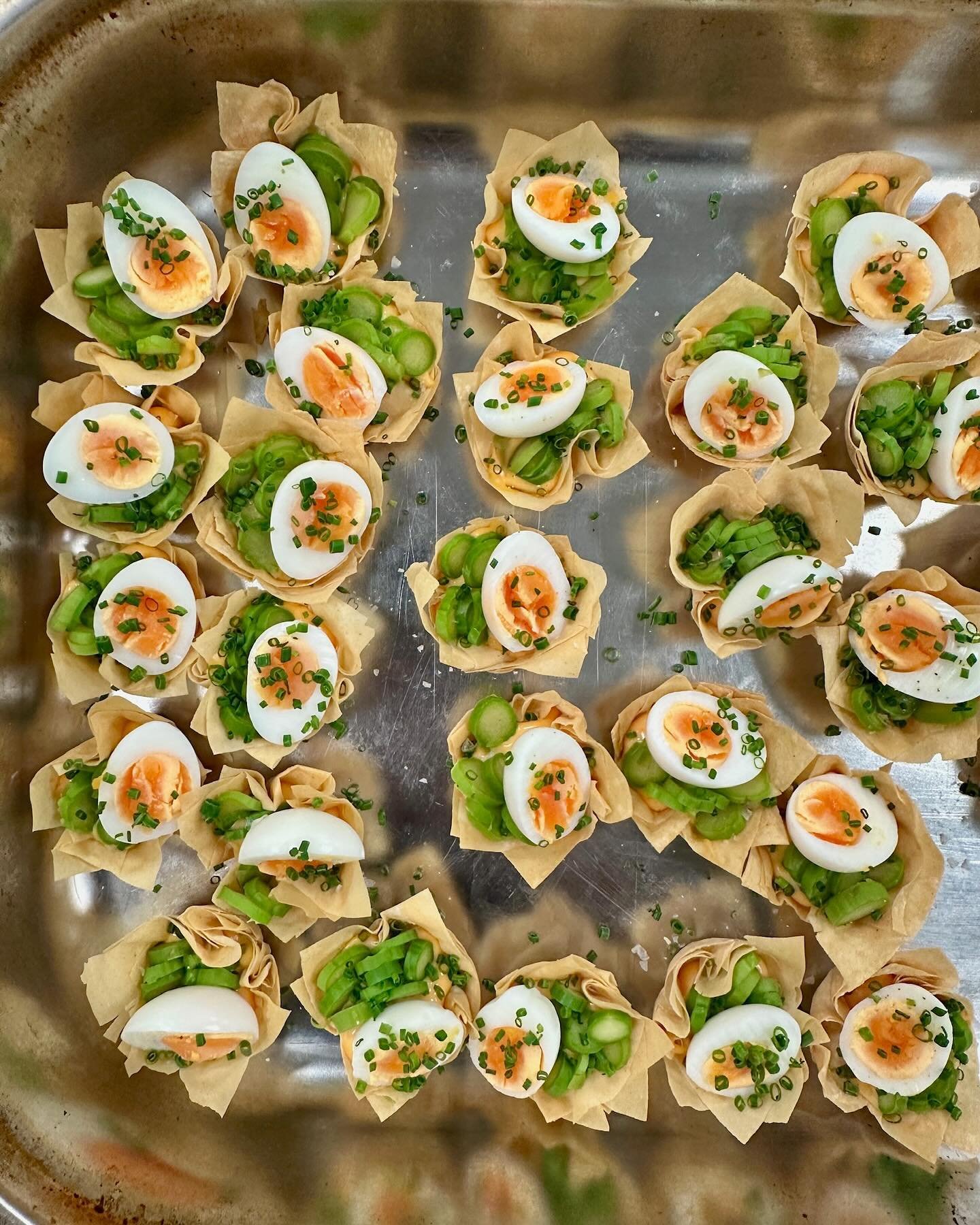 Welcoming back asparagus, we&rsquo;re very happy to see you! 

Quails egg, asparagus, hollandaise &amp; chive filo tarts waiting to be served.