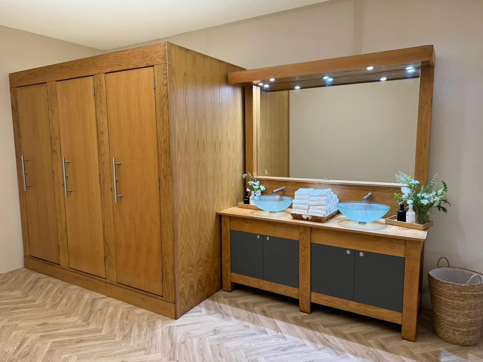 Contemporary Oak 1.JPG