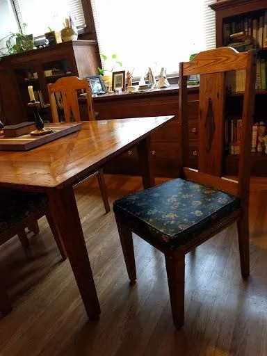 Chair1.jpg