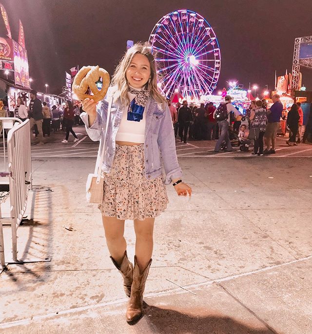 Always eating my days worth of calories at the rodeo🥨🍕🍪🤦🏼&zwj;♀️ this skirt is such a perfect transitional piece into spring and only $19 from @amazonfashion! http://liketk.it/2AuR8 #liketkit @liketoknow.it #LTKunder50 #houstonrodeo #rodeohousto