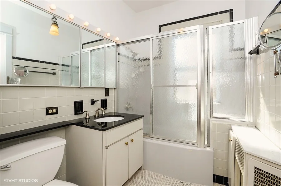 09_5465SouthHydeParkBlvd_2_13_MasterBathroom_LowRes.jpg