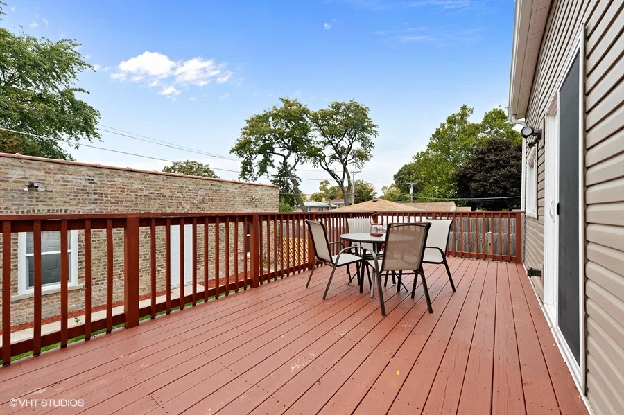 24_8814LunaAve_66_Deck_LowRes.jpg