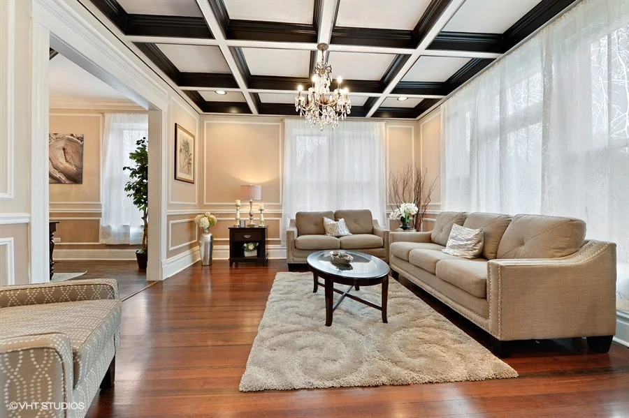 03_8814LunaAve_1_LivingRoom_LowRes.jpg