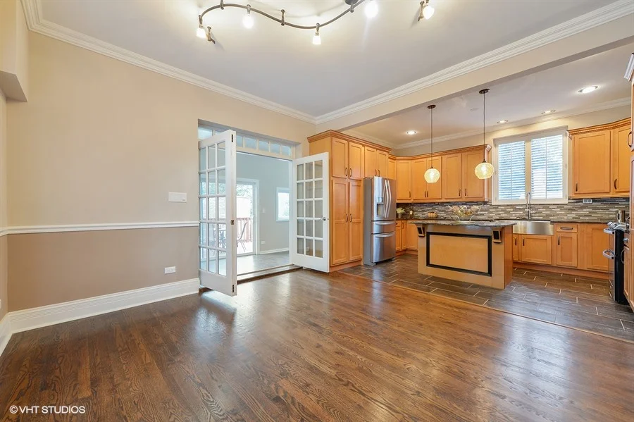 05_8814LunaAve_5_Kitchen_LowRes.jpg