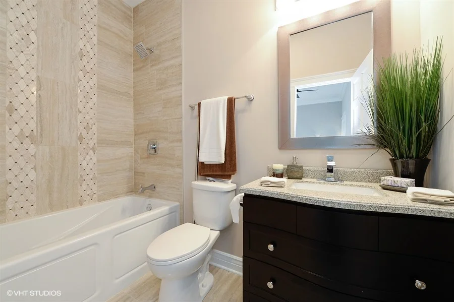 12_8814LunaAve_13_MasterBathroom_LowRes.jpg
