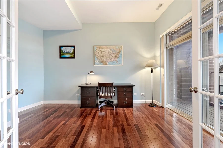 15_5067NorthLincolnAve_302_154001_3rdBedroom_LowRes.jpg